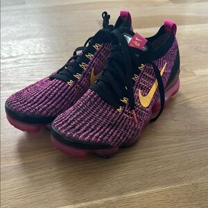 Nike Women's Pink and Black Vapor Max Running Shoes sz 11